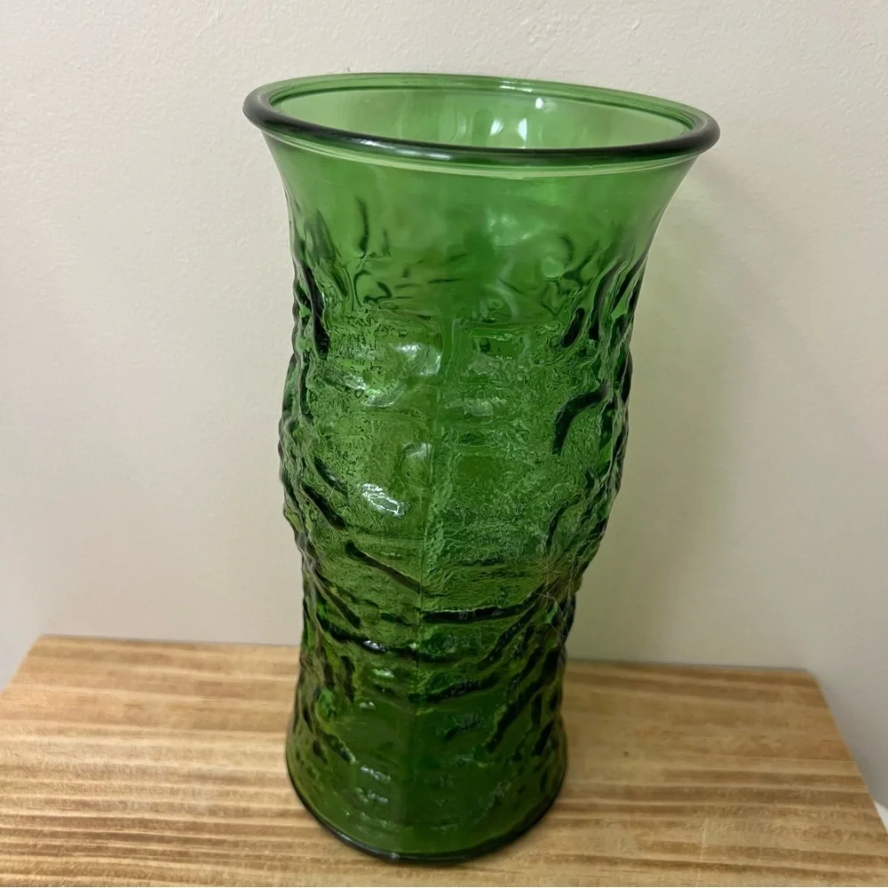 Vintage E.O. Brody Co Cleveland Ohio Emerald Green Crinkle Glass Vase USA G106